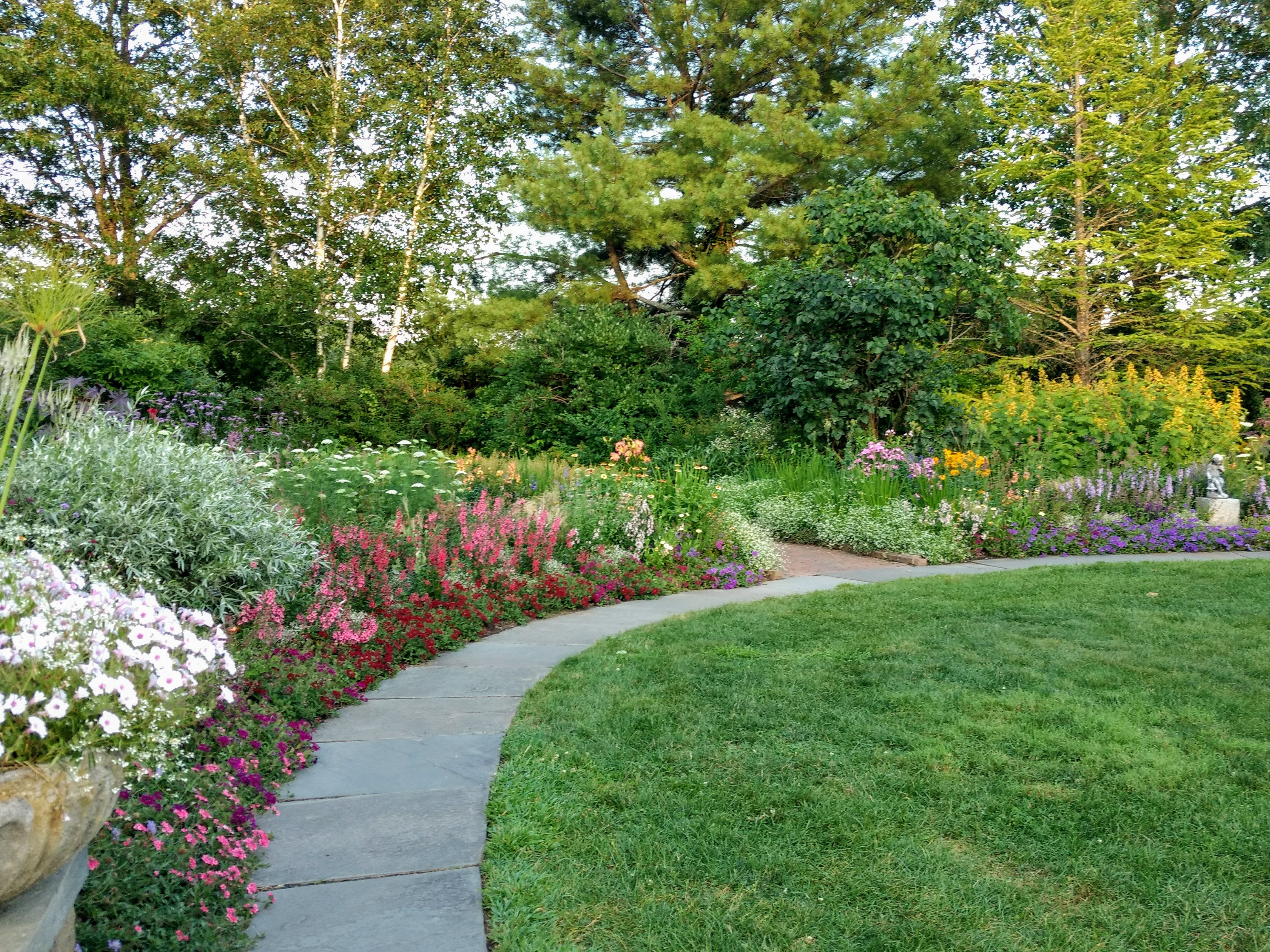 Благоустройство участка частного дома в Балашихе и Московской области